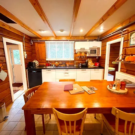 De Boskeet A Rustic Forest Cottage, Private Forest Garden And Dogs Welcome Meijel