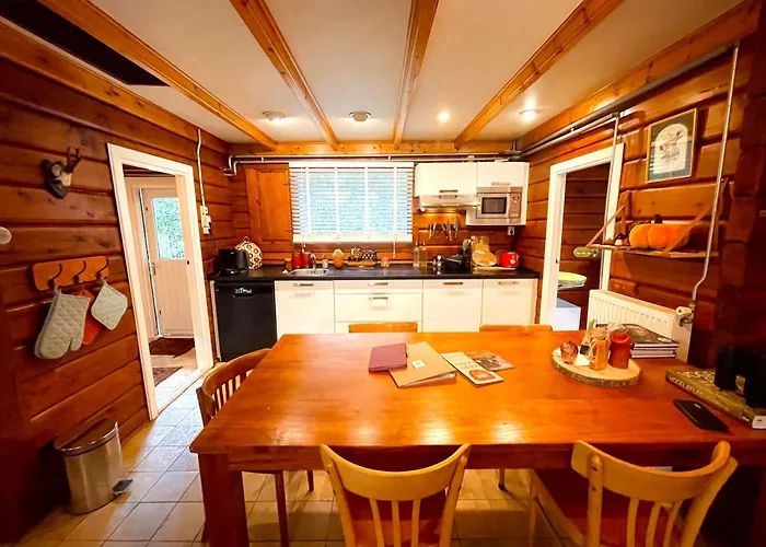 De Boskeet A Rustic Forest Cottage, Private Forest Garden And Dogs Welcome Meijel