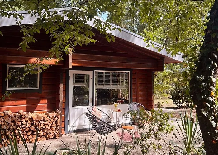 Hébergement de vacances De Boskeet A Rustic Forest Cottage, Private Forest Garden And Dogs Welcome